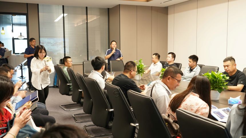 交流会上
